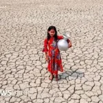 : জলবায়ু পরিবর্তনে বাংলাদেশের ক্ষতি: খরায় ফেটে যাওয়া মাটিতে পানি সংগ্রহ করছেন এক নারী।